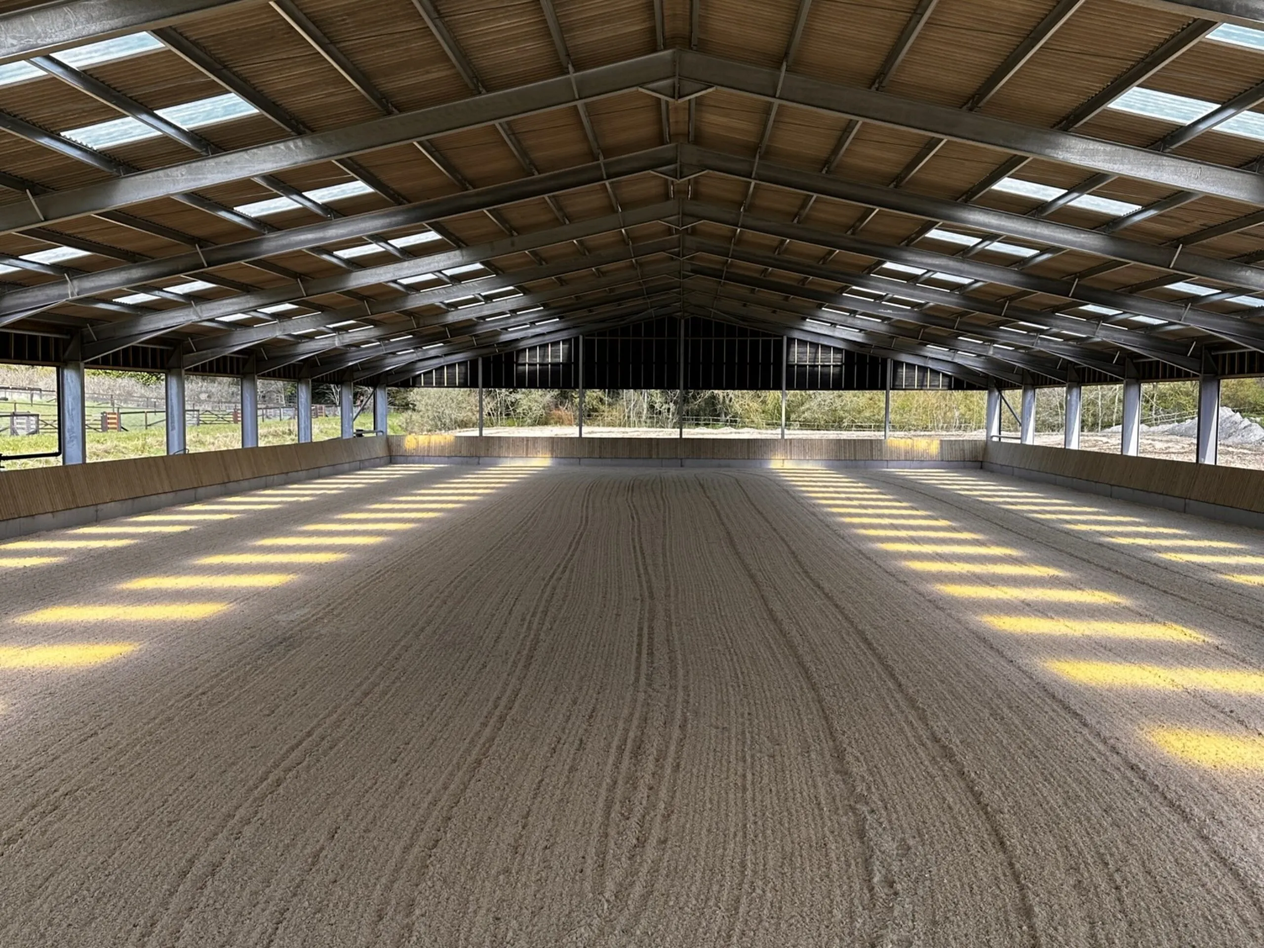 Our covered and indoor arenas can be constructed from steel or timber-framed buildings, with a wide range of options for lighting, ventilation, surfaces, kickboards, and mirrors