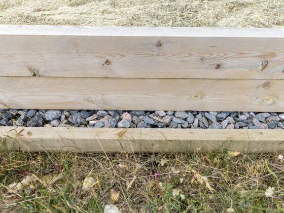 A retaining wall feature outside of the kickboards of the arena